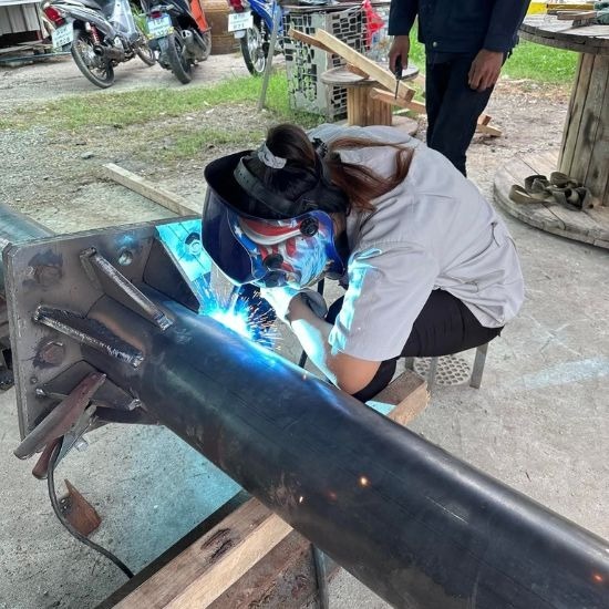 เชื่อมประกอบขึ้นรูปชิ้นงานสแตนเลส ชลบุรี เชื่อมประกอบขึ้นรูปชิ้นงานสแตนเลส ชลบุรี